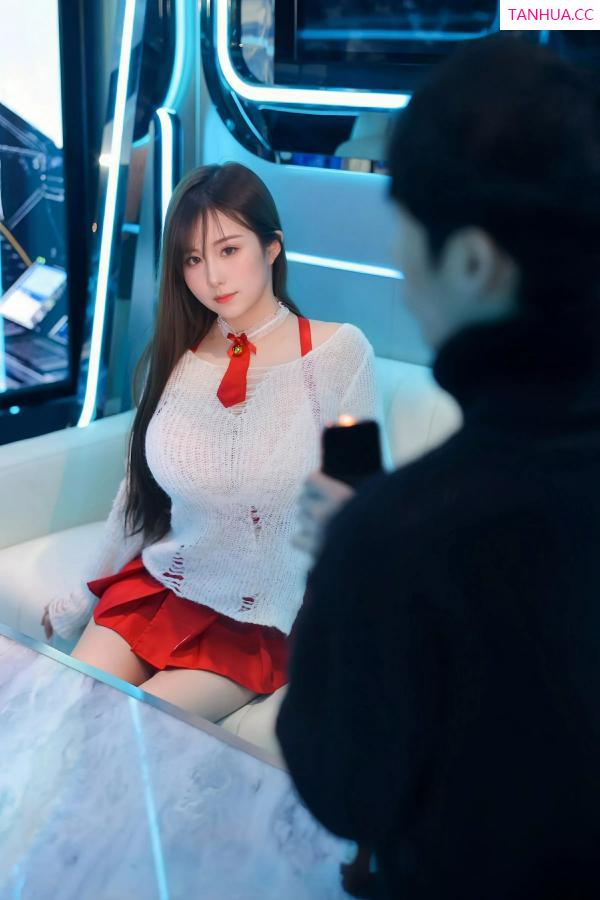   [XiuRen]高清写真图 2025.06.26 No.10470 小肉肉咪 红色短裙第8张图片